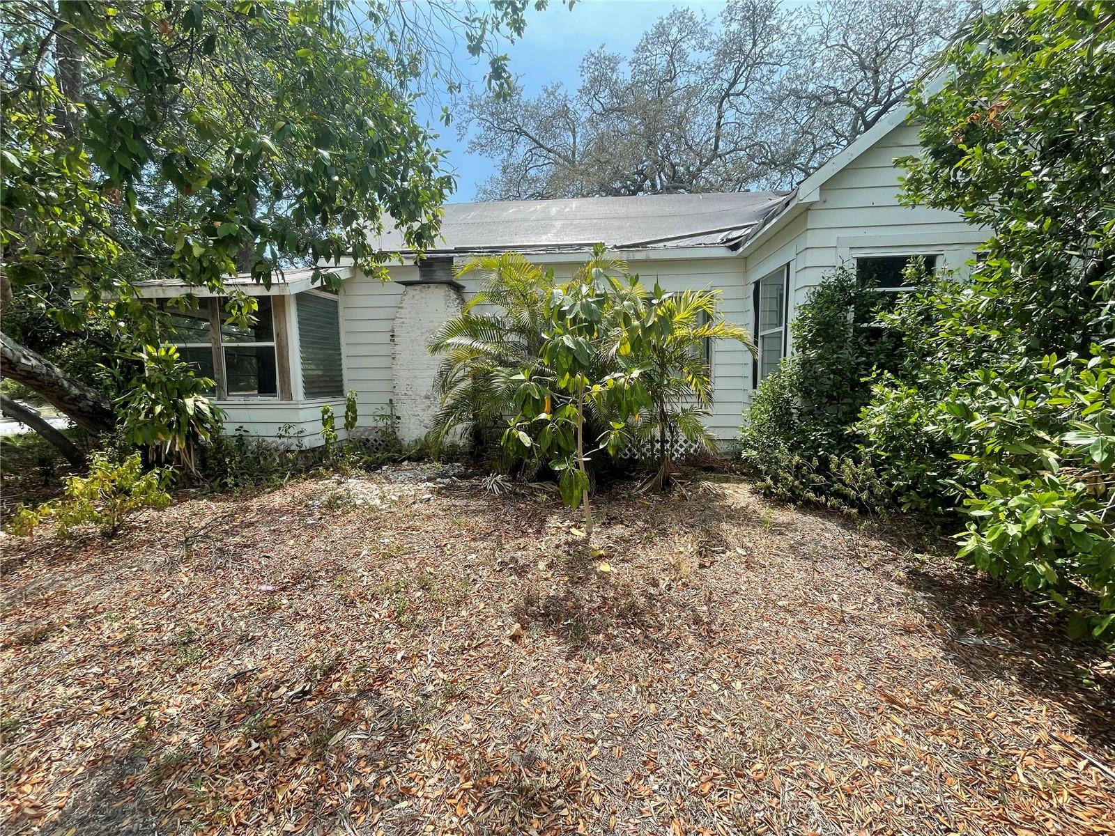 834 GRAND CENTRAL STREET
