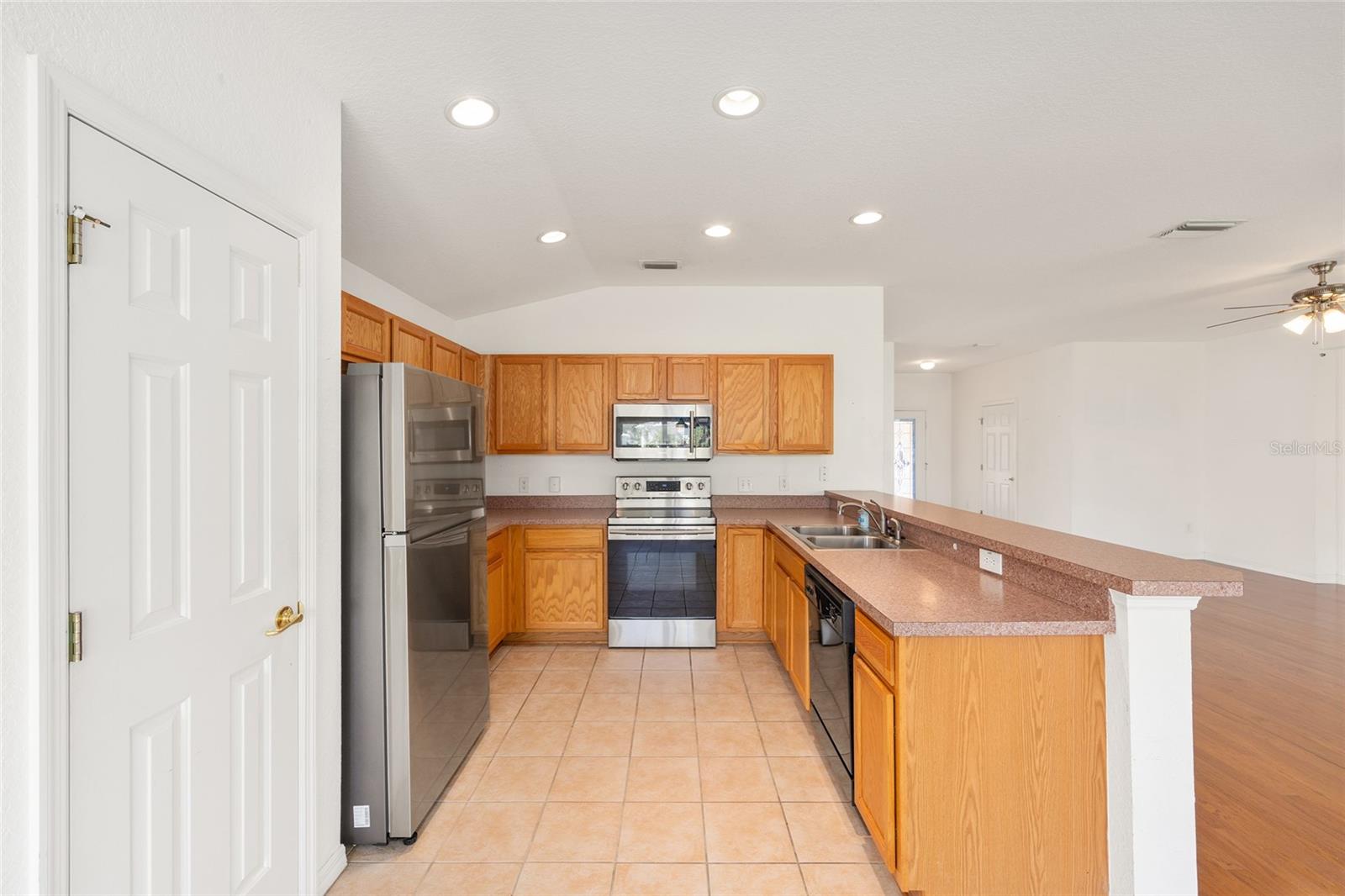 SPRUCE CREEK COUNTRY CLUB SHERWOOD REP - Residential