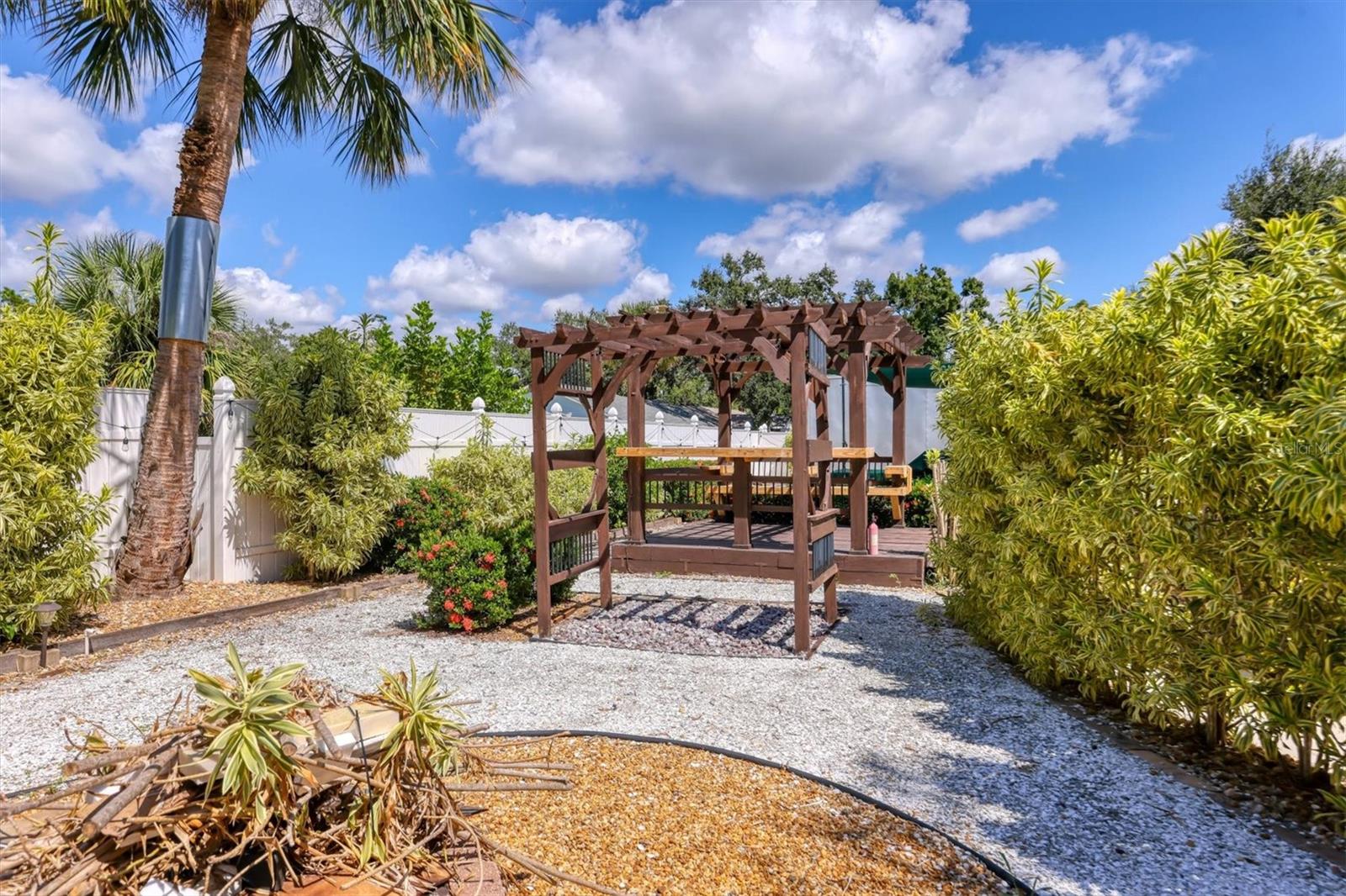 WOODPINE LAKE - Residential