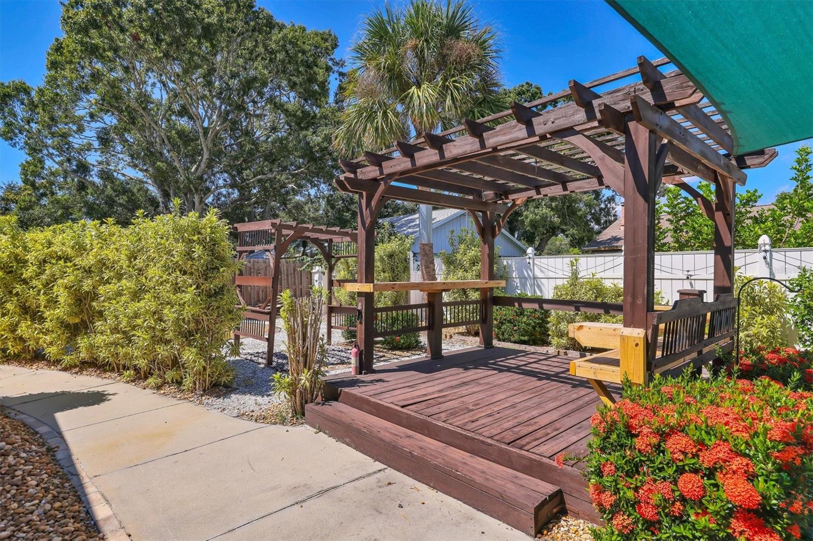 WOODPINE LAKE - Residential