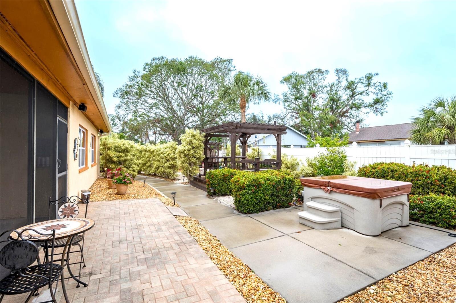 WOODPINE LAKE - Residential