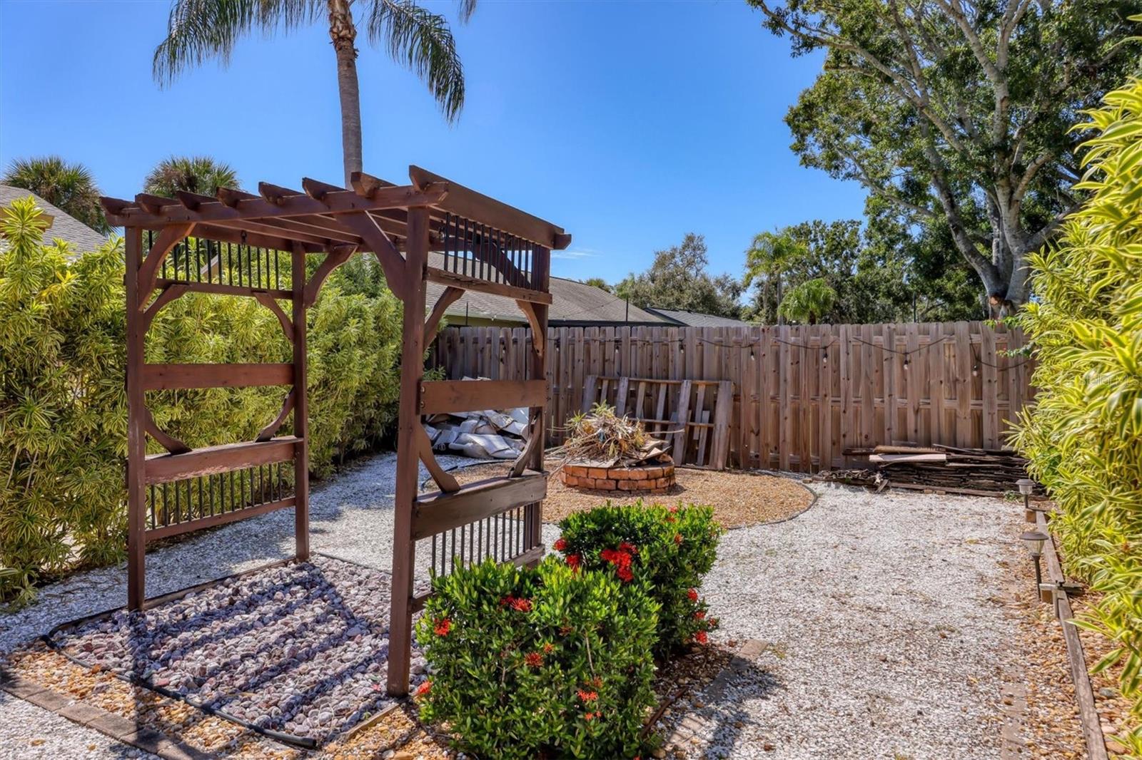 WOODPINE LAKE - Residential