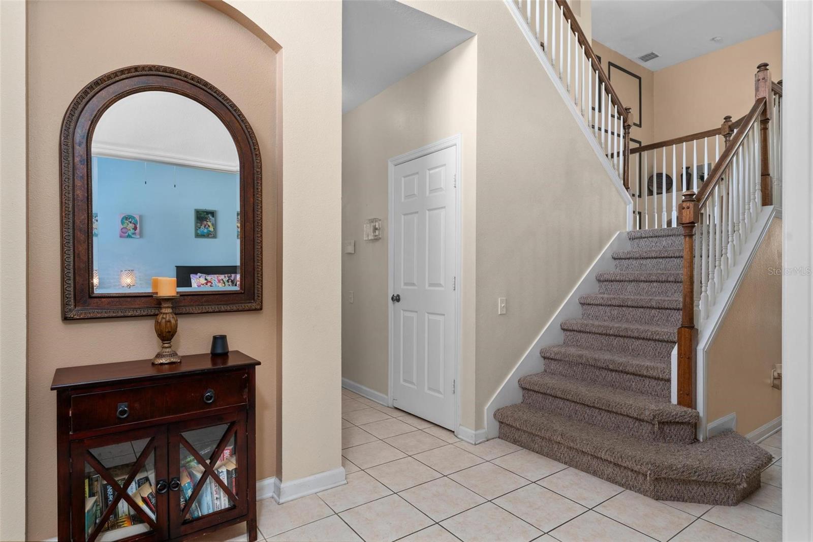 8016 KING PALM CIRCLE