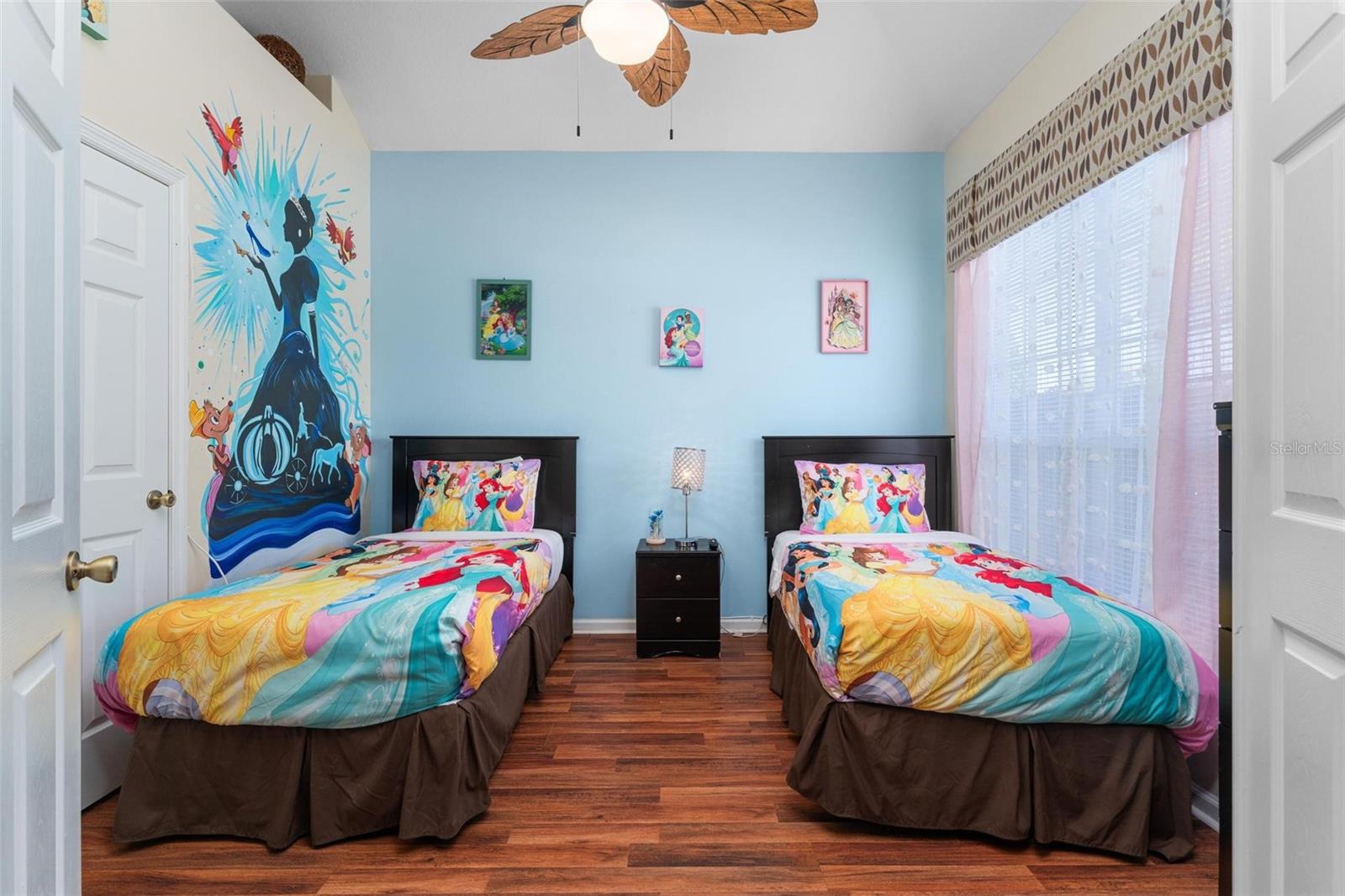 8016 KING PALM CIRCLE