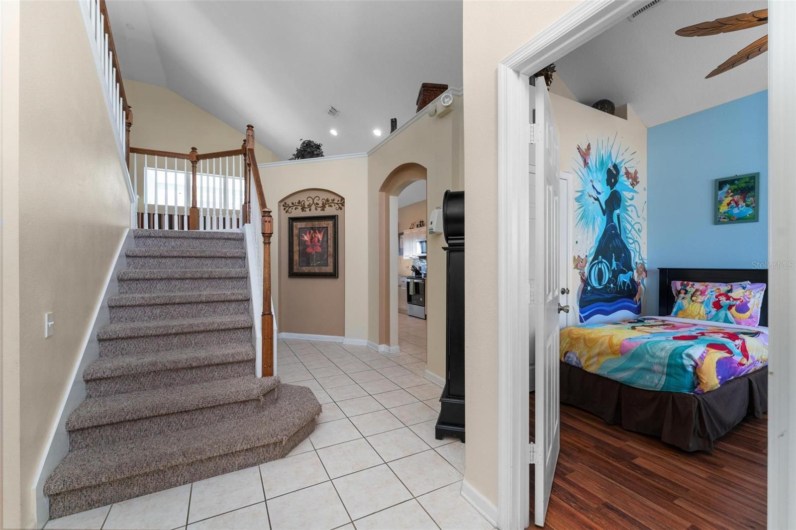 8016 KING PALM CIRCLE