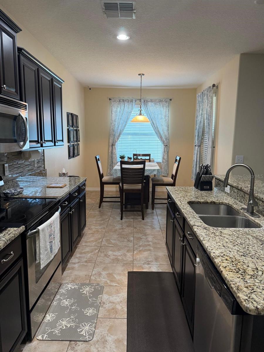 3748 ROUND TABLE COURT