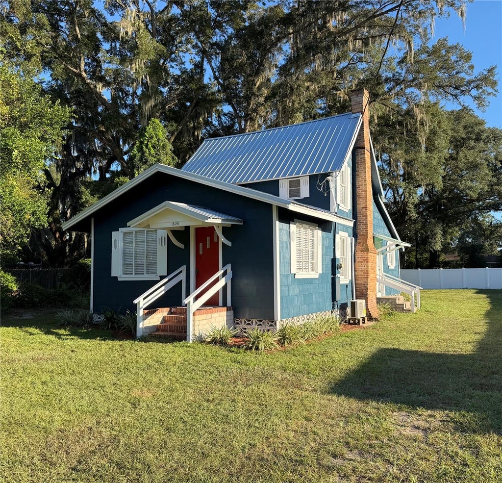 Photo of 1826 NE 63rd Street, Ocala, FL 34479 (MLS # OM732951)