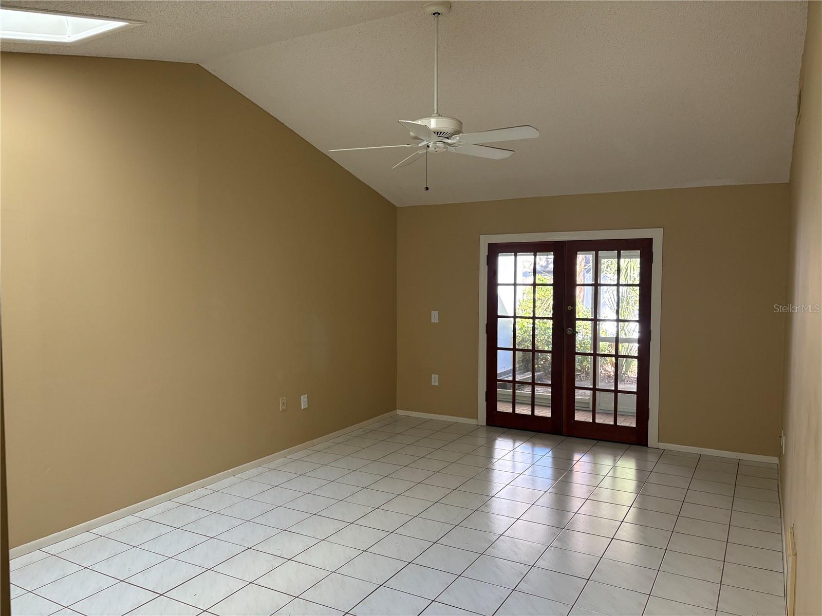 BAY TOWNE - Residential