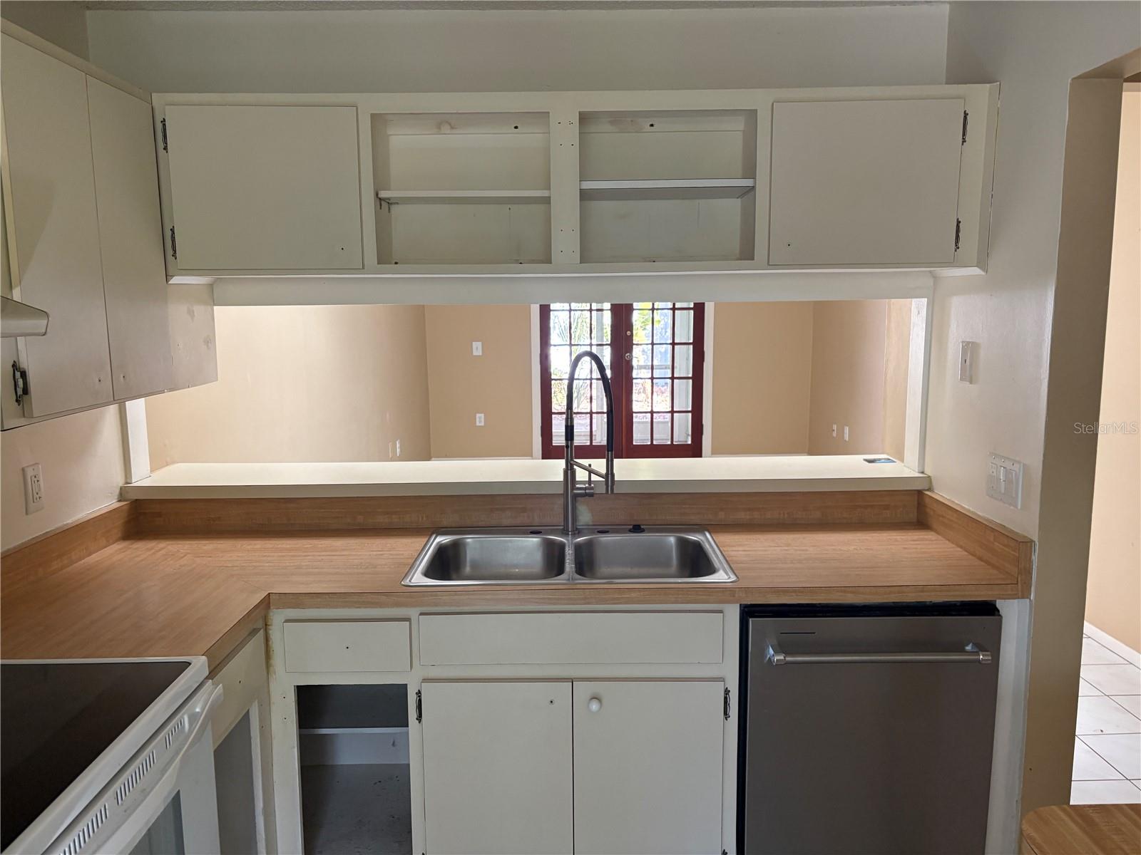 BAY TOWNE - Residential