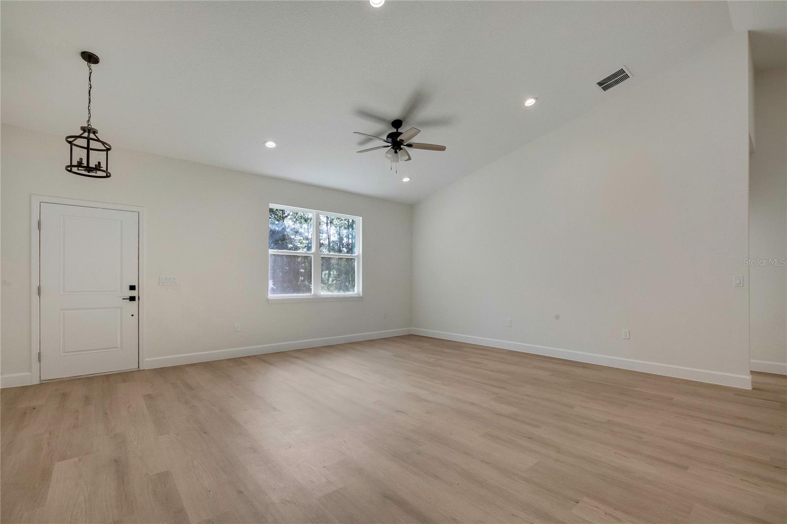 8104 N SANTOS DRIVE
