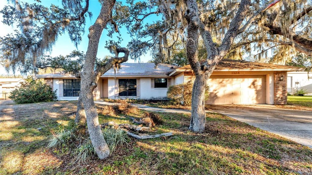 Photo of 1324 Costine Drive, Lakeland, FL 33809 (MLS # L4958737)