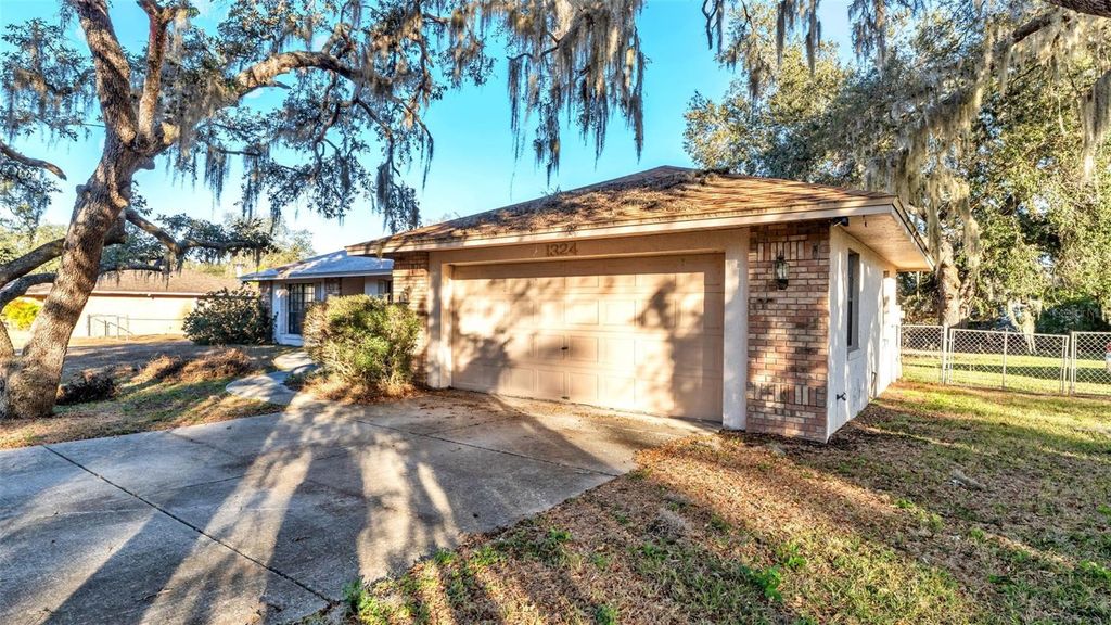 Photo of 1324 Costine Drive, Lakeland, FL 33809 (MLS # L4958737)