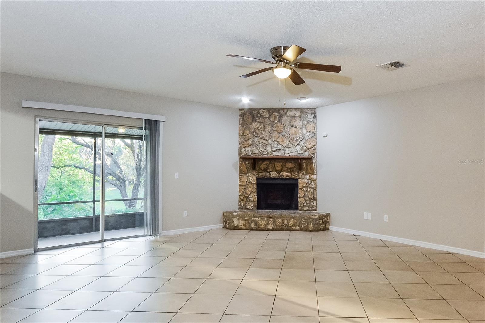 GATEWOOD PH 01 - Residential Lease