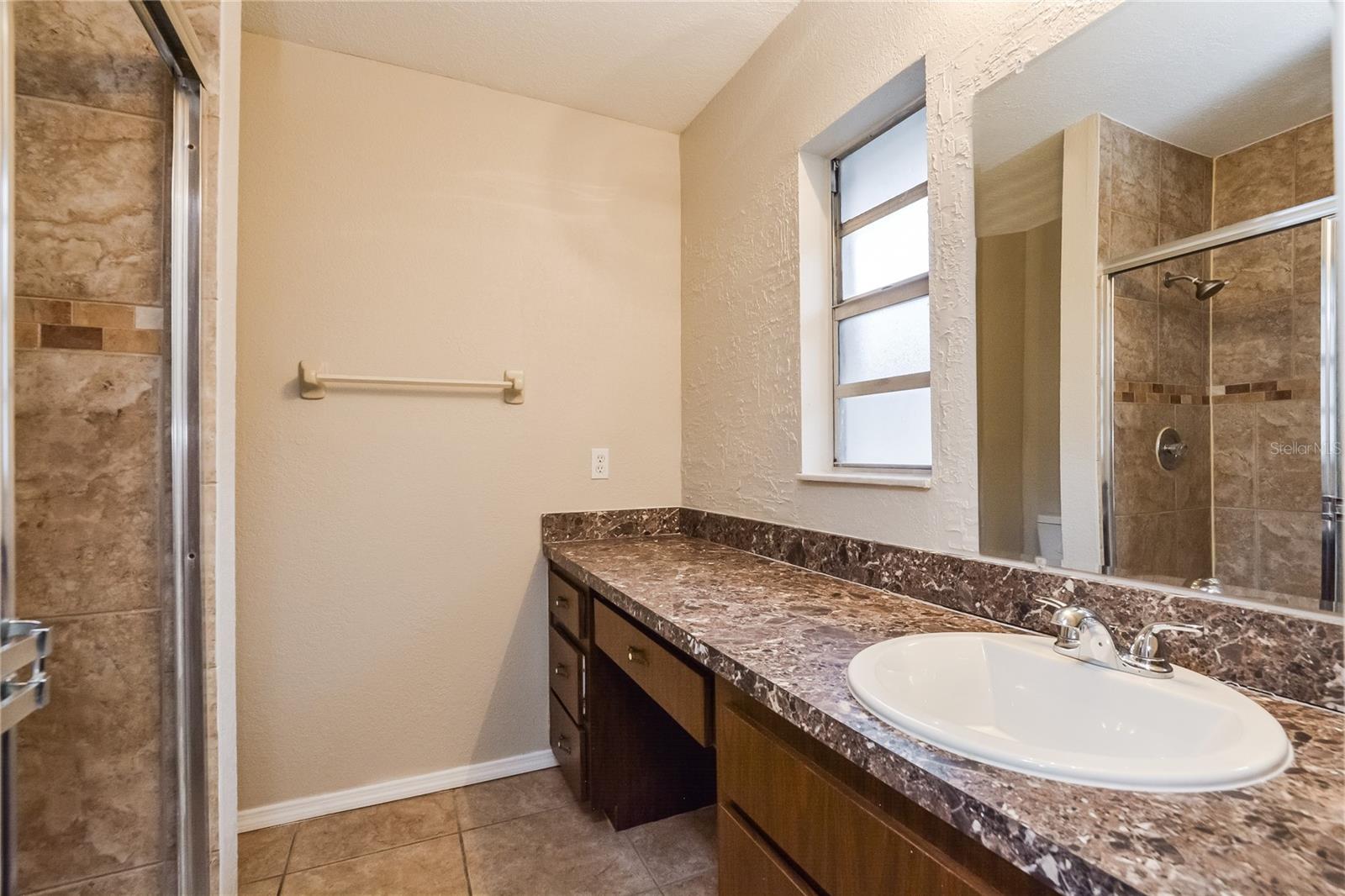 GATEWOOD PH 01 - Residential Lease