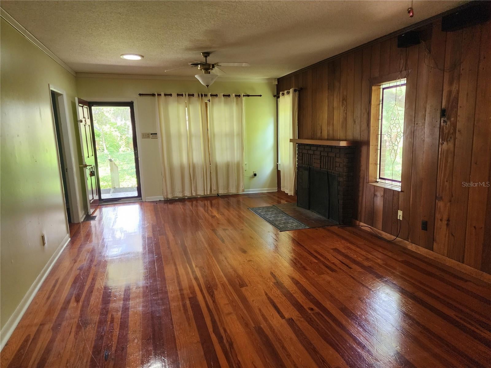 1427 NE 10TH STREET