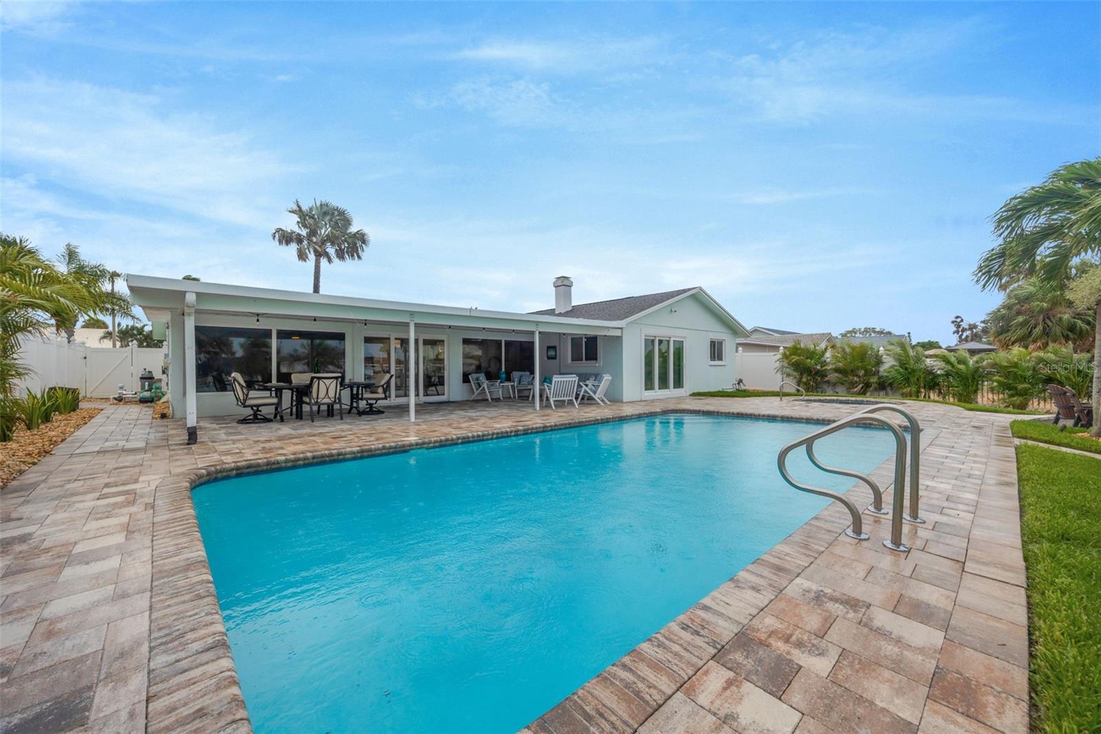 THREE PALMS POINT - Residential