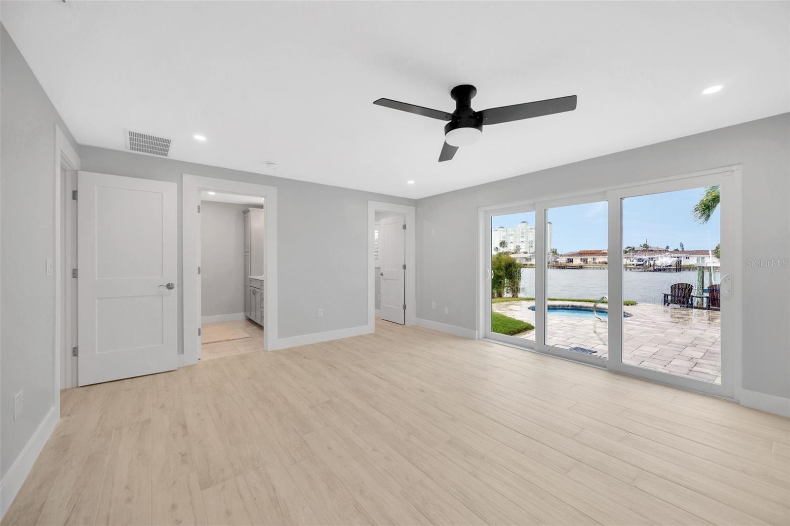 THREE PALMS POINT - Residential