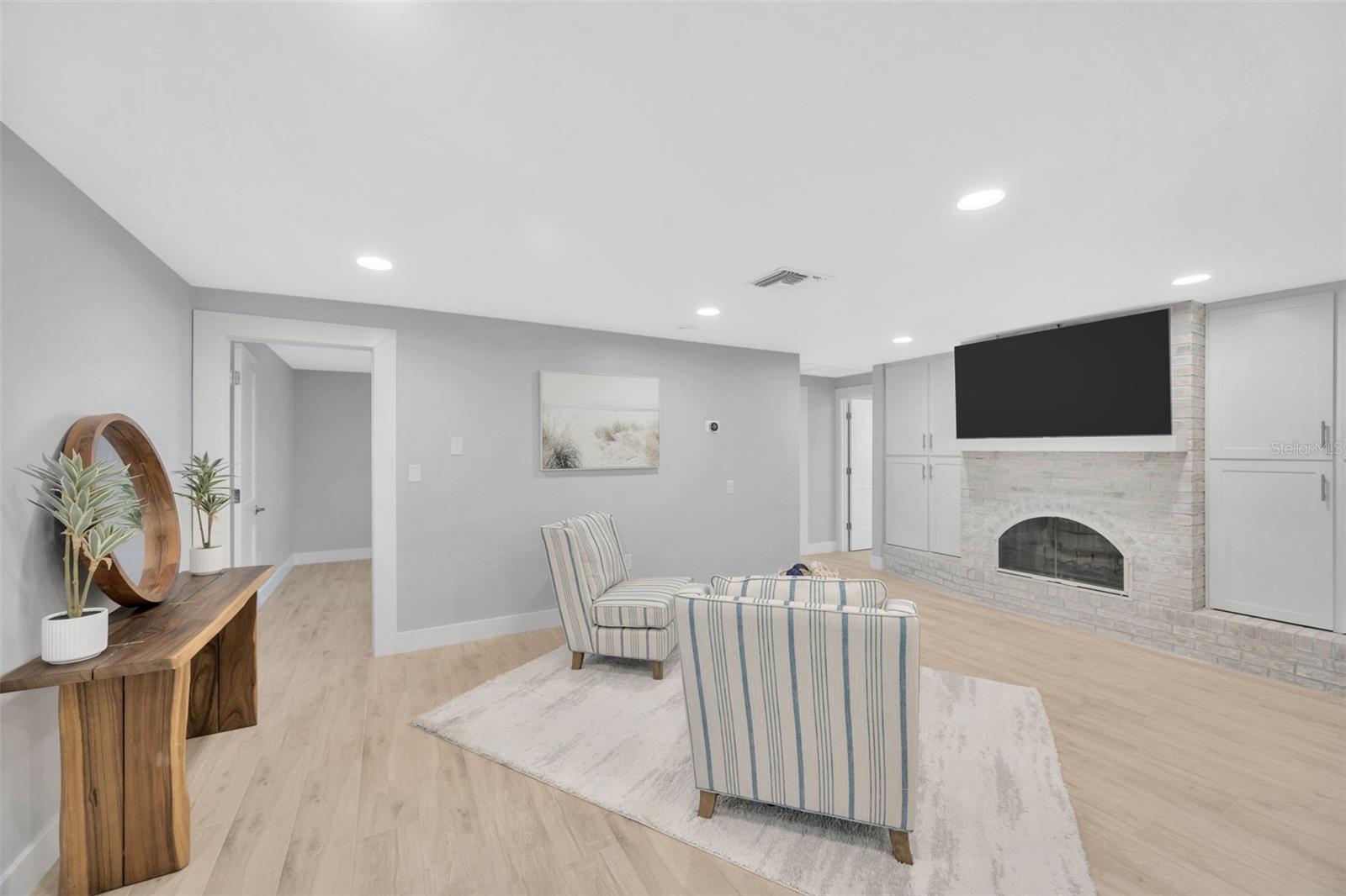 THREE PALMS POINT - Residential