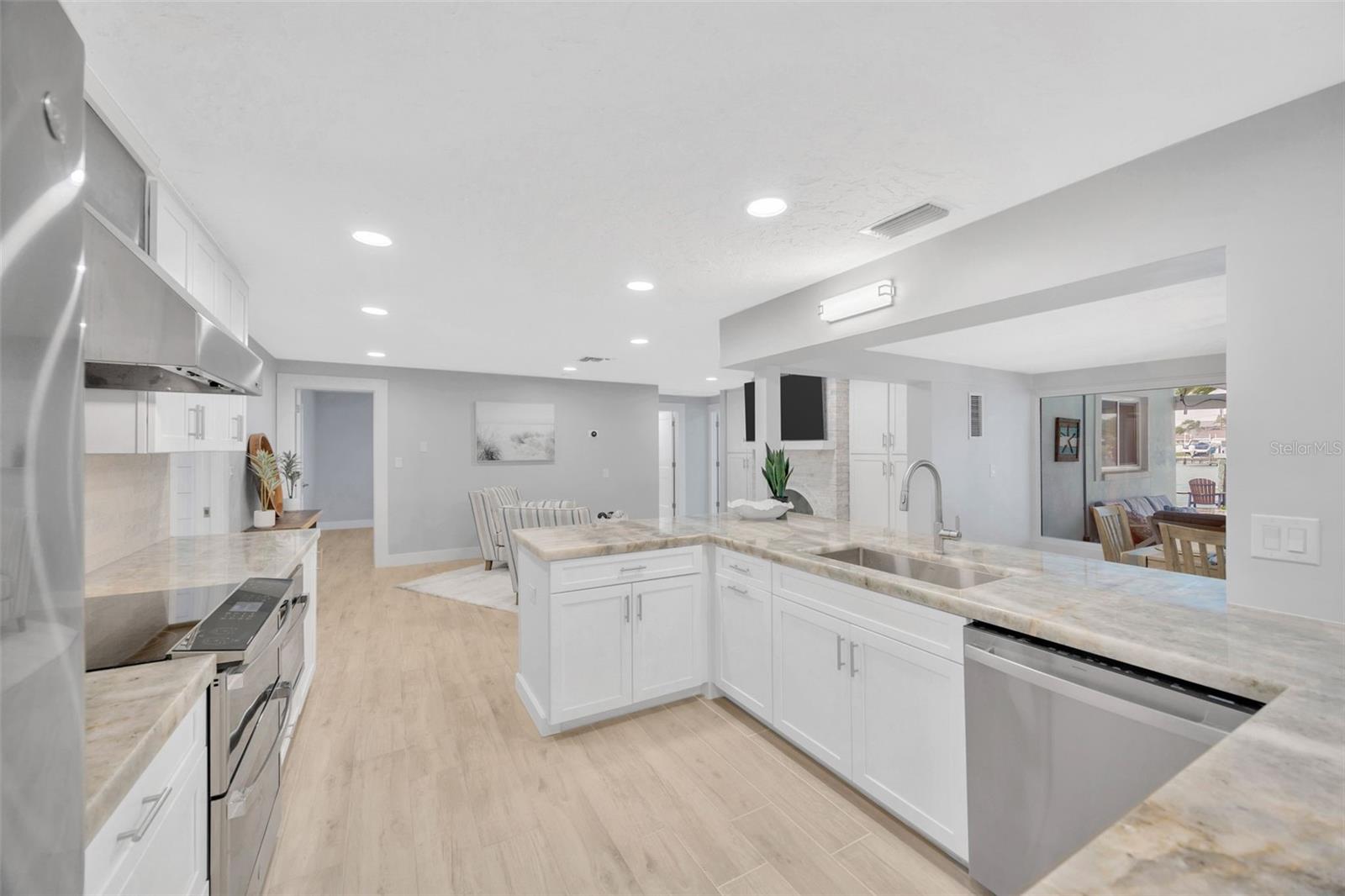 THREE PALMS POINT - Residential