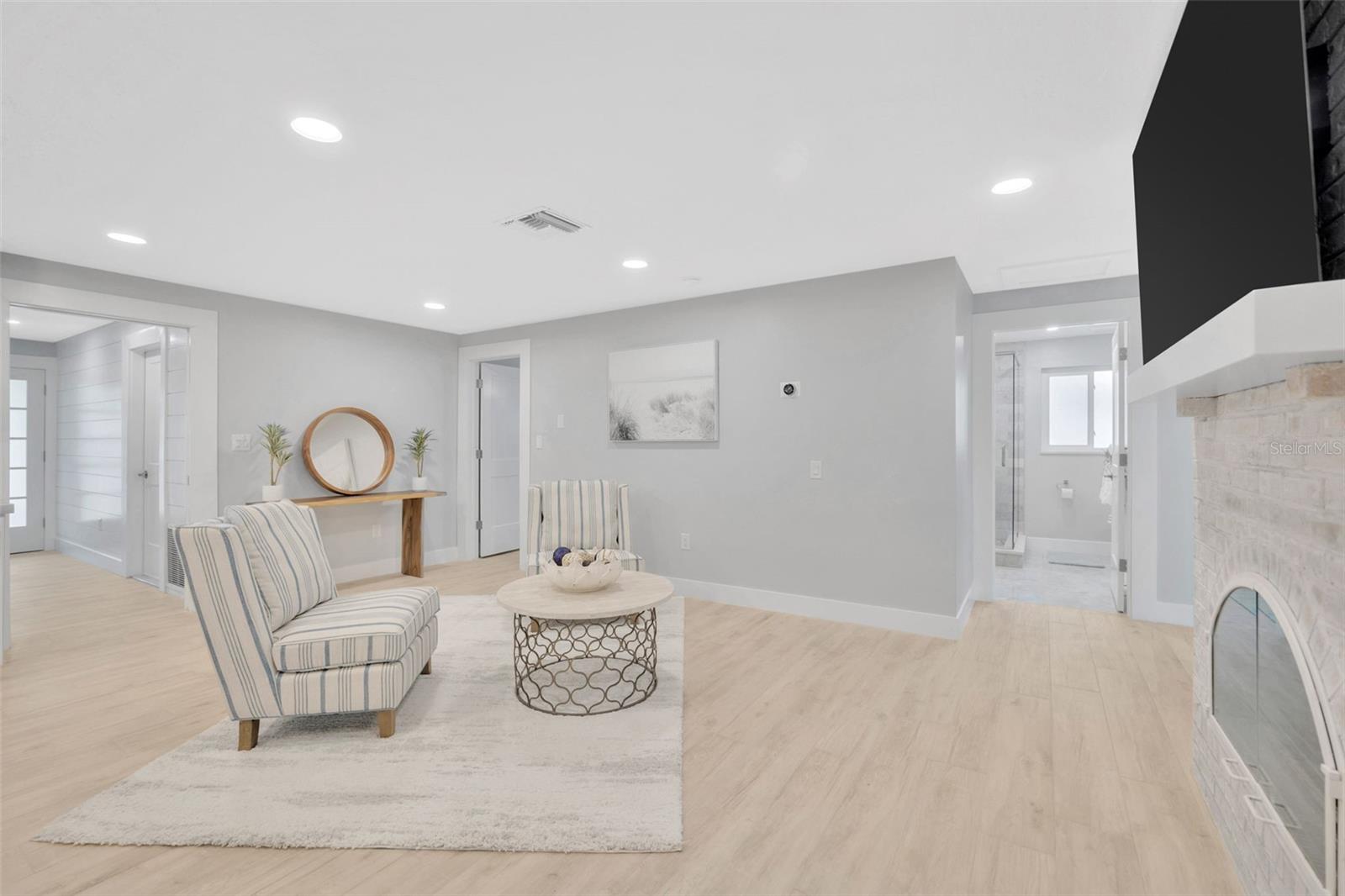THREE PALMS POINT - Residential