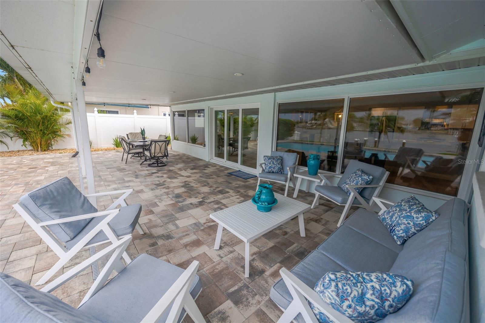 THREE PALMS POINT - Residential