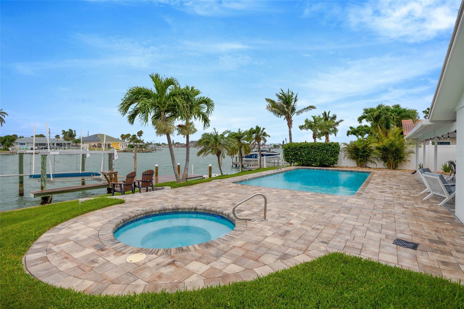 THREE PALMS POINT - Residential
