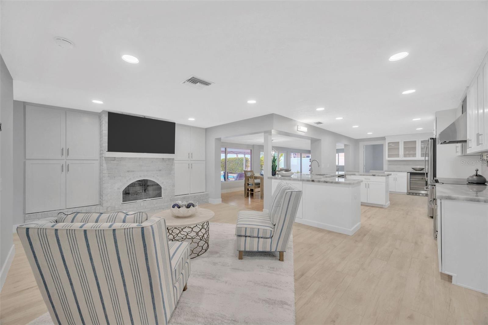 THREE PALMS POINT - Residential