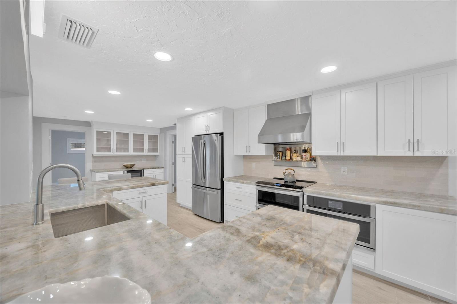 THREE PALMS POINT - Residential