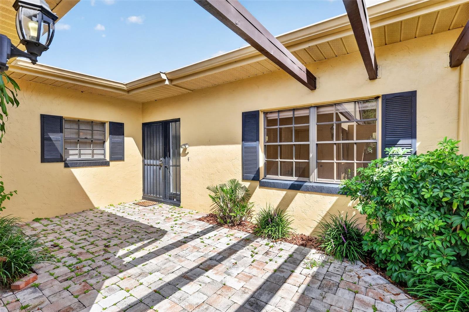 1111 LAKESHORE DRIVE C3