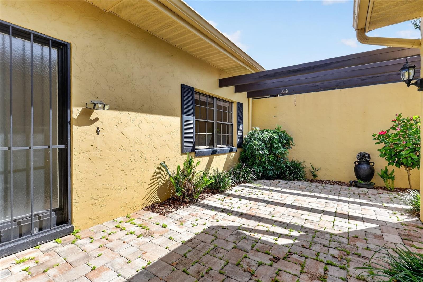 1111 LAKESHORE DRIVE C3