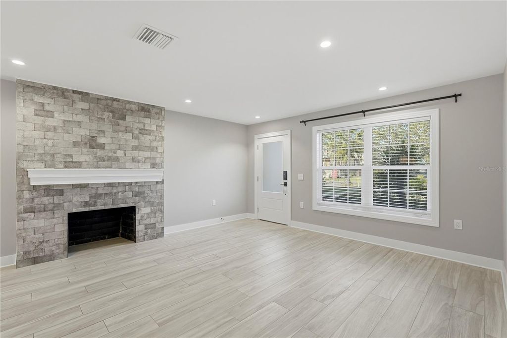 Photo of 845 Snell Isle Boulevard NE, St Petersburg, FL 33704 (MLS # TB8479900)