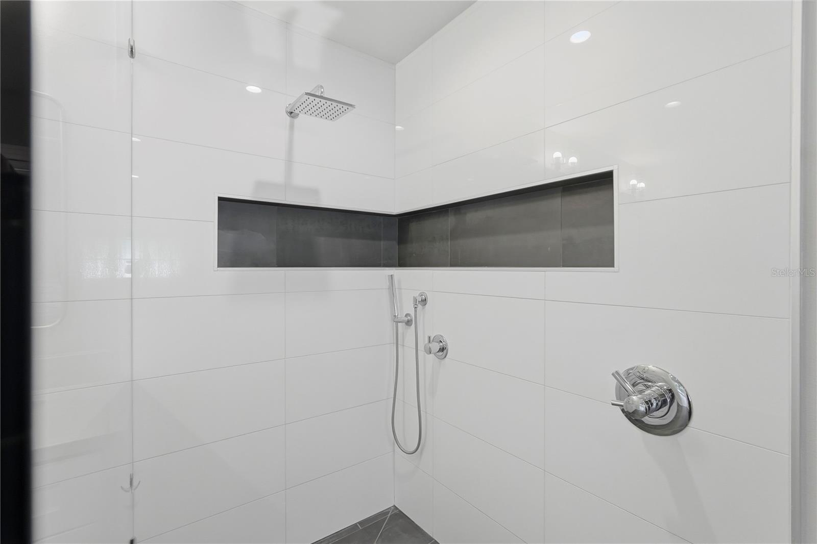 SNELL ISLE BRIGHTWATERS SEC 2 - Residential