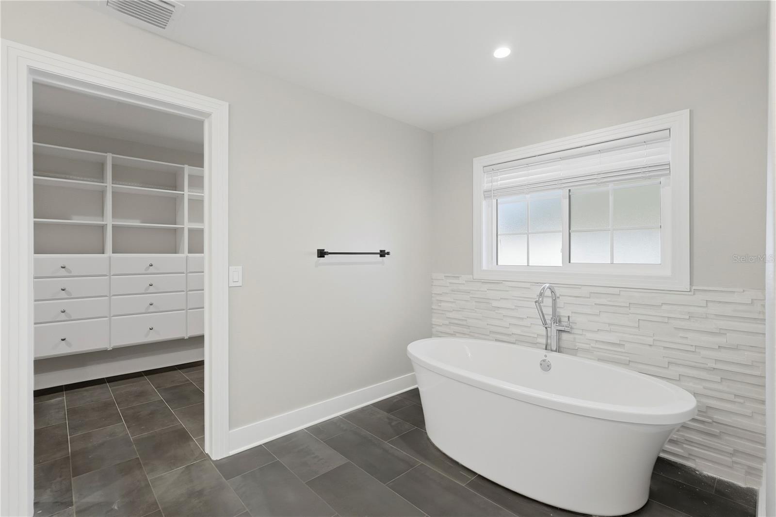 SNELL ISLE BRIGHTWATERS SEC 2 - Residential