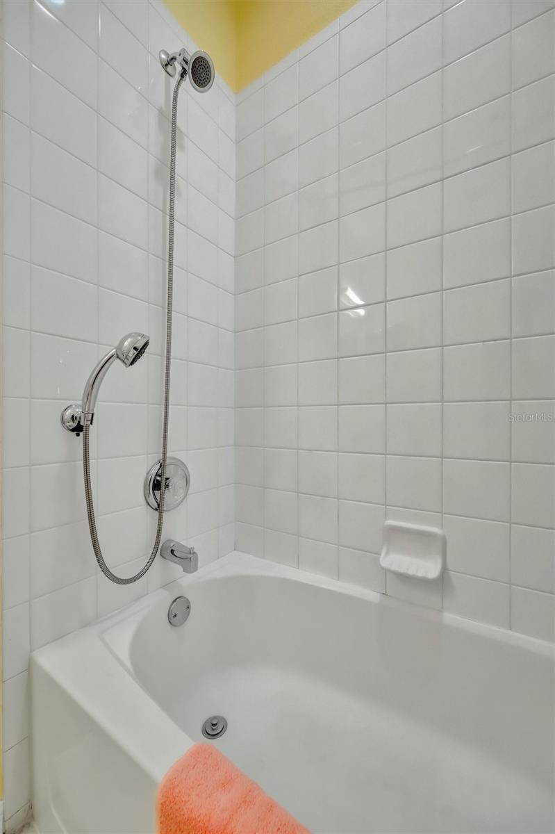 PALMA SOLA TRACE - Residential