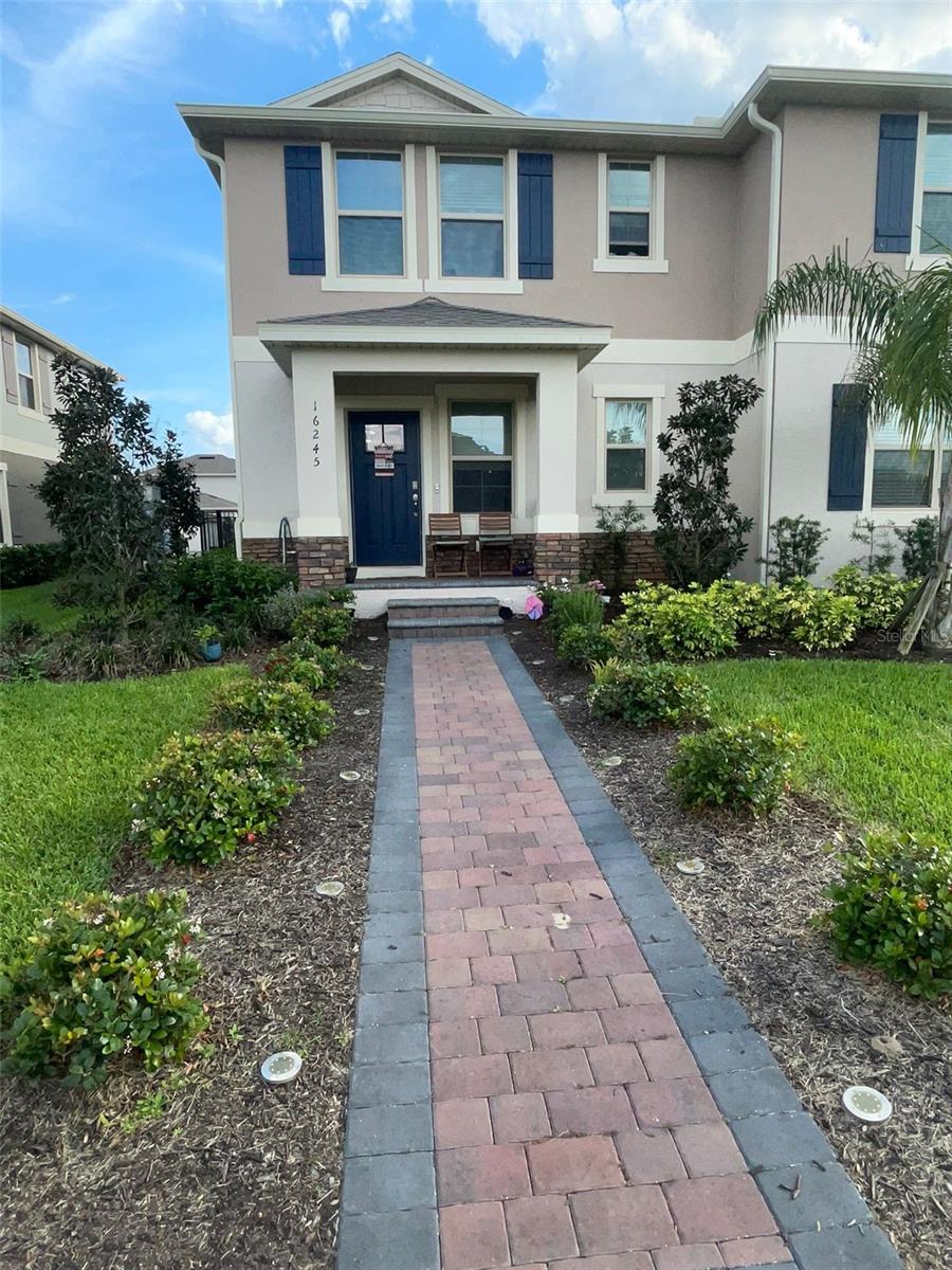 Townhome in beautiful Waterleigh Community, located in Winter Garden! This townhome is a corner unit, 3 bedrooms, spacious loft, and oversized 1 car garage with fenced yard.This resort-style community offers multiple pools, tennis courts, gym, playground, scenic lakes, grill area, meeting rooms, dog park, and a mini-golf course. Winter Garden is known for its top-rated schools, medical facilities, shopping, dining, theme parks, and entertainment.