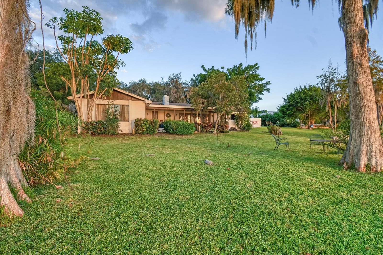 MILLONAIRS ROW - Residential