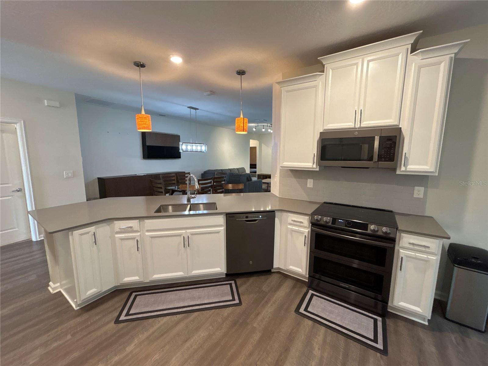 STONEYBROOK HILLS - Residential Lease