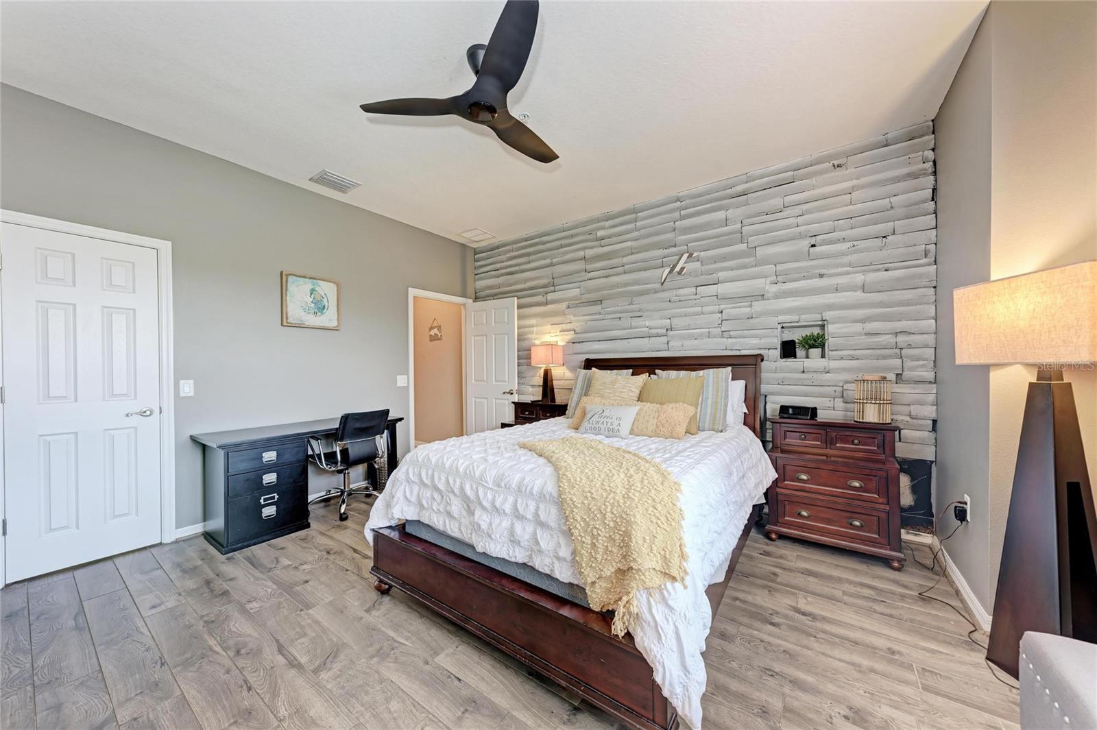 PALMA SOLA TRACE - Residential