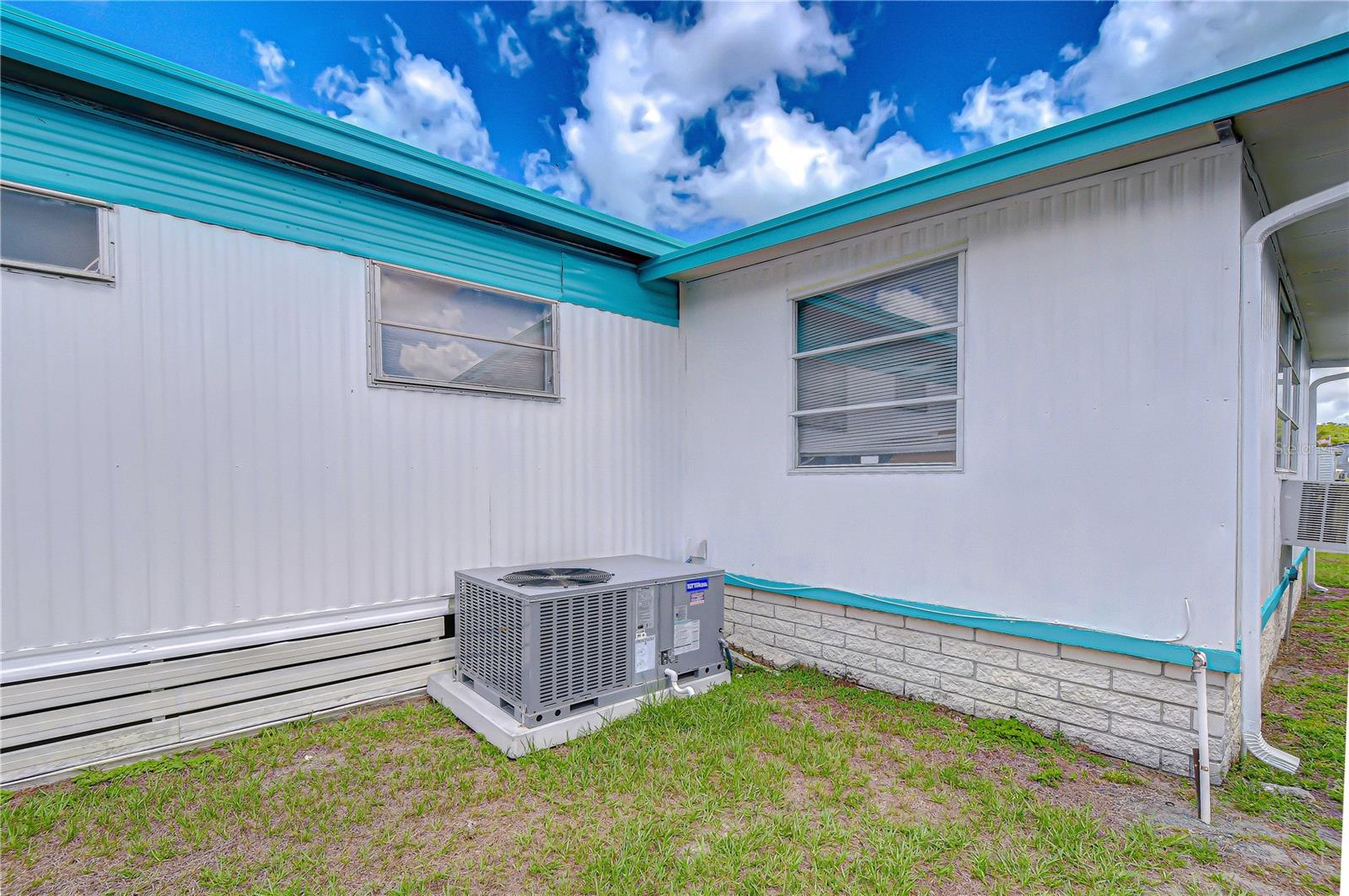 SLEEPY HOLLOW MOBILE ESTATES - Residential