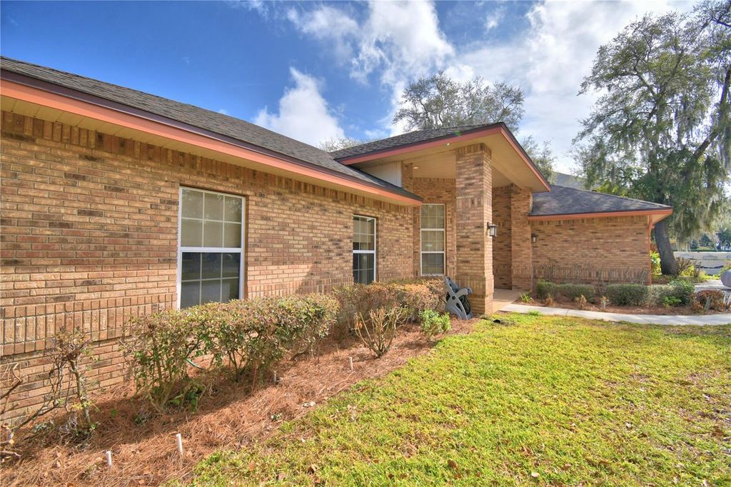 Photo of 12 Bridgewater Drive, Winter Haven, FL 33884 (MLS # S5144703)