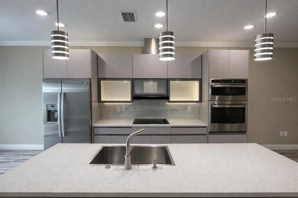 Photo of 2033 Greenbriar Terrace, Davenport, FL 33837 (MLS # O6391401)