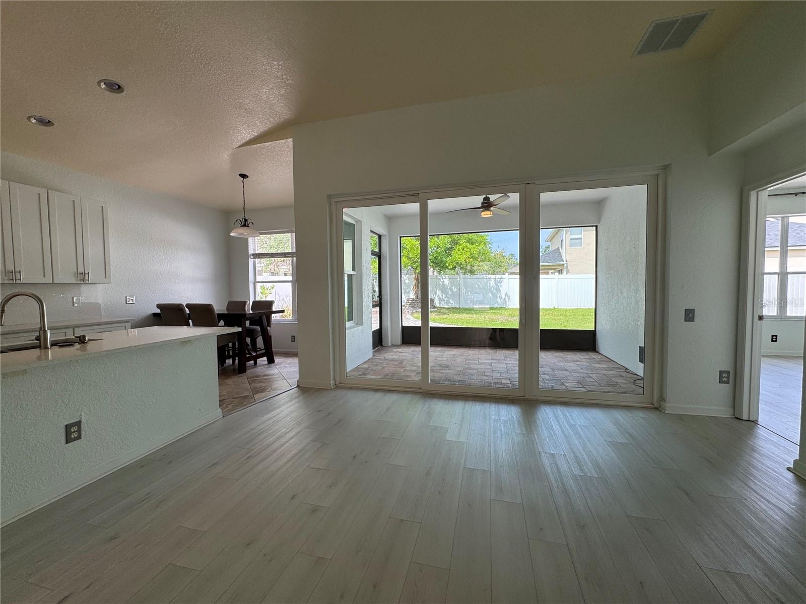 LAKES/WINDERMERE-PEACHTREE - Residential