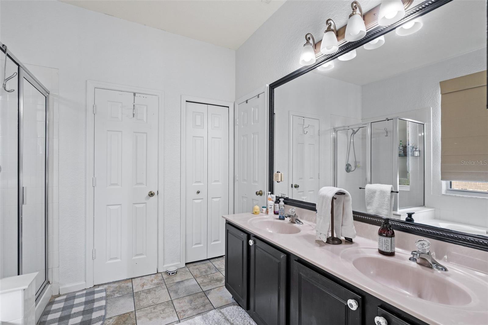 LAKES/WINDERMERE-PEACHTREE - Residential