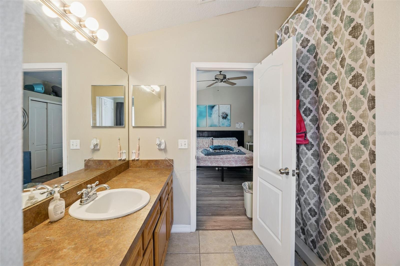 TUCKER OAKS - Residential