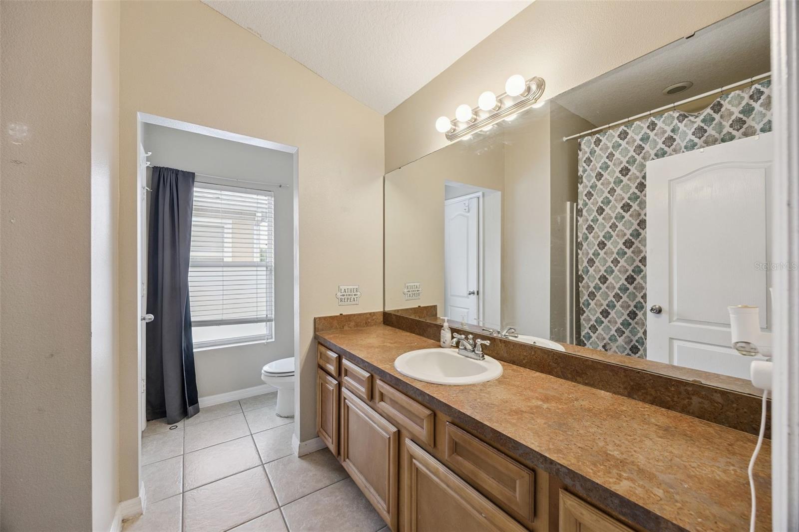 TUCKER OAKS - Residential