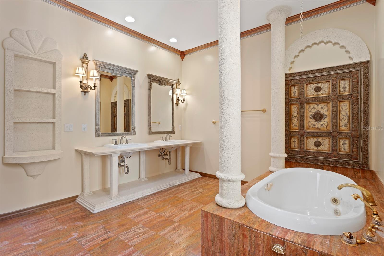 GATEHOUSE WOODS - Residential