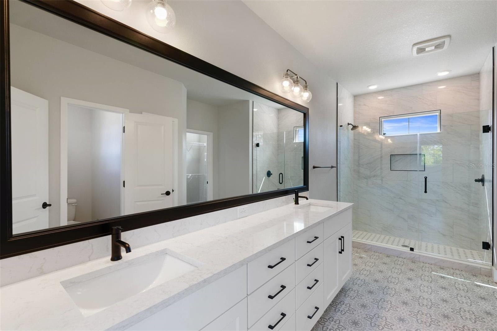 LA SALLE GARDENS - Residential