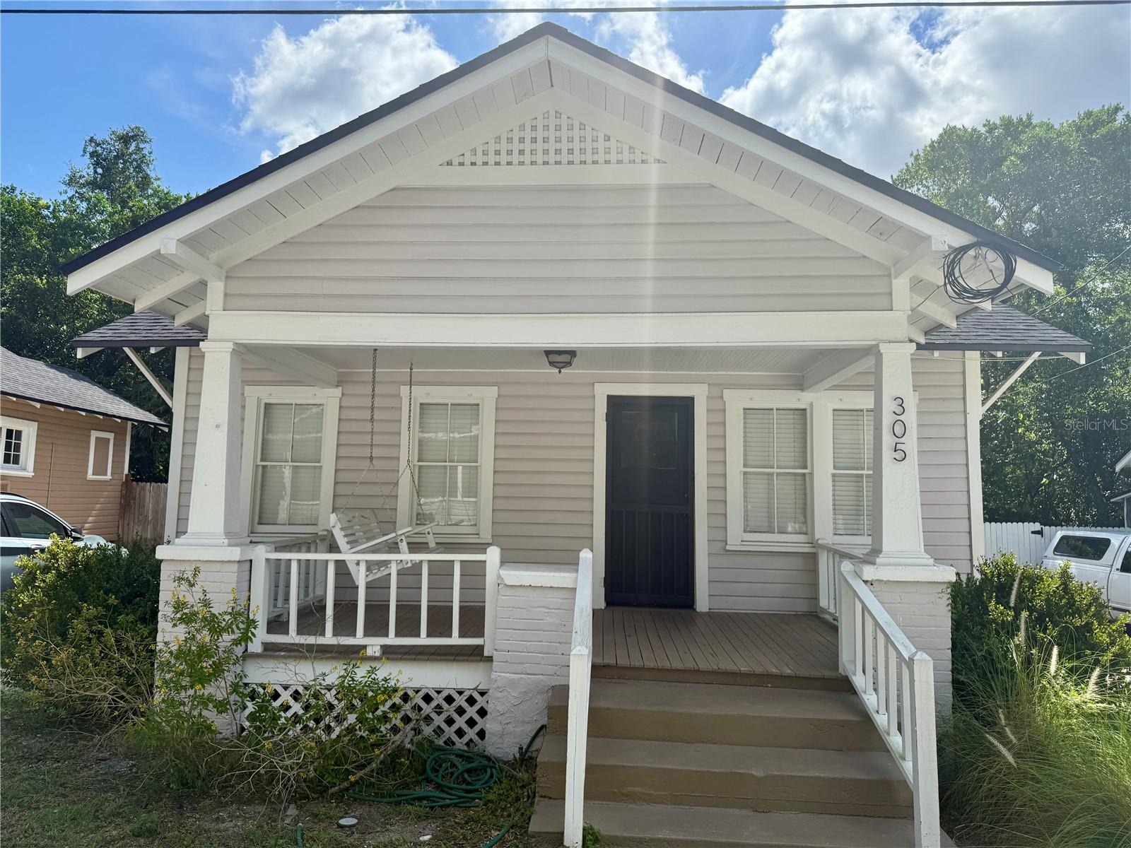 Such an adorable Florida bungalow! Cute and cozy two bedroom one bath home near Stetson University and downtown DeLand that boasts great shopping, restaurants, wine bars and breweries. Landscaping included in the rent. There is a formal dining room, fenced in backyard, deck and front porch to relax on.