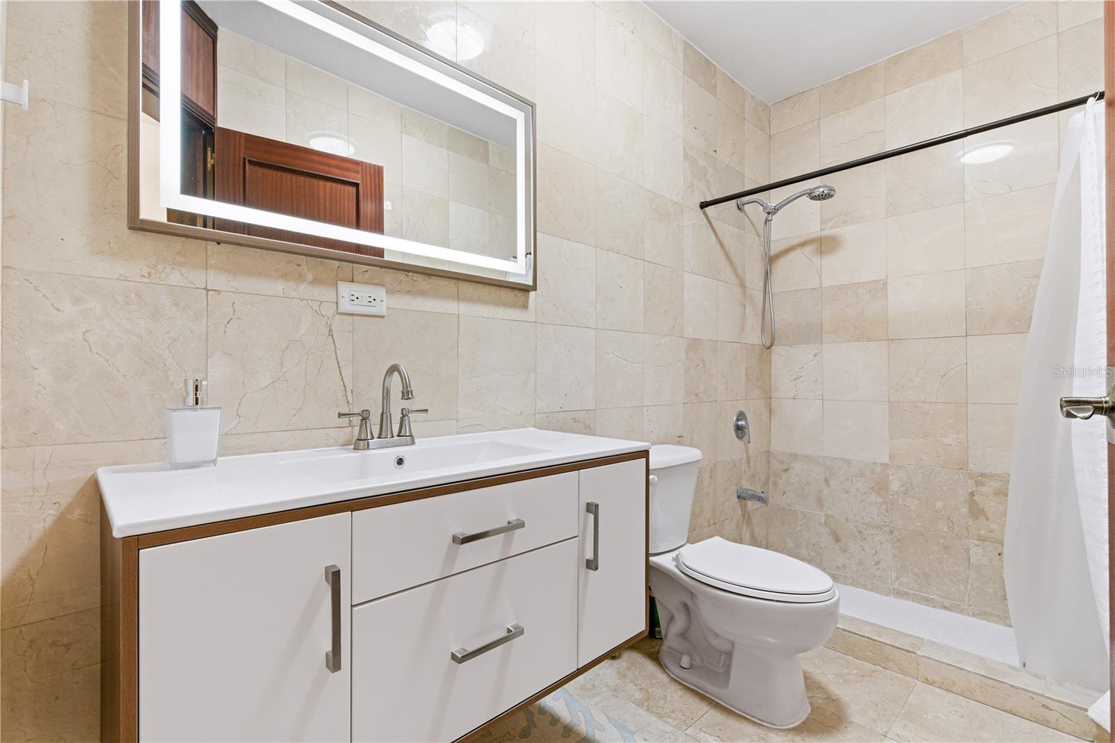 CONDOMINIO MONT BLANC - Residential