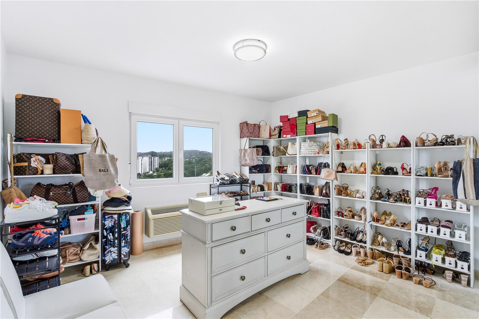 CONDOMINIO MONT BLANC - Residential